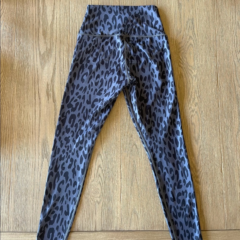 CARBON38
LEOPARD HIGH RISE FULL-LENGTH LEGGING - Picture 3 of 8